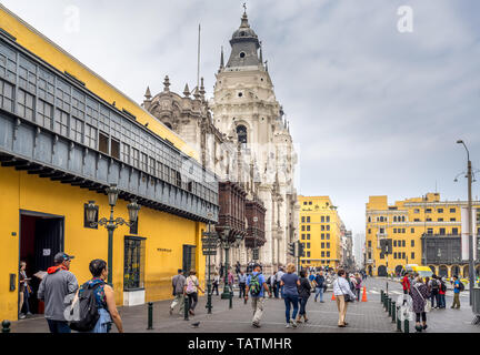 Lima Peru - 29. April 2019 - Besucher auf dem Weg zum Plaza Mayor Lima Peru. Stockfoto