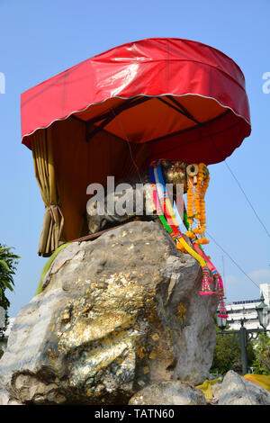 BANGKOK - 14. FEBRUAR 2019: (Schwein Memorial) Die Sahachat Memorial wurde 1913 von drei Mitgliedern der Siam Royal Familie erbaut zu Ehren der Königin Sri Stockfoto