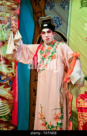 Chinesische Oper Schauspieler und Schauspielerin mit voller Make-up Stockfoto