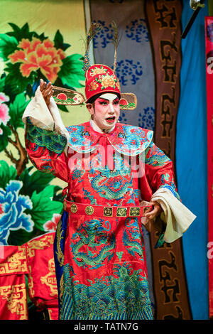 Chinesische Oper Schauspieler und Schauspielerin mit voller Make-up Stockfoto