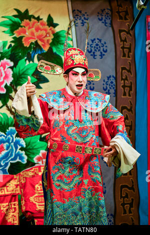 Chinesische Oper Schauspieler und Schauspielerin mit voller Make-up Stockfoto