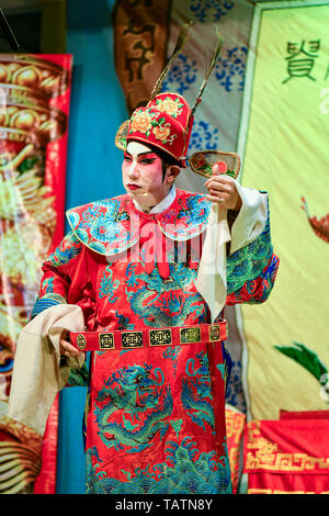 Chinesische Oper Schauspieler und Schauspielerin mit voller Make-up Stockfoto