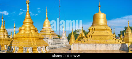 Panorama der alten goldenen Stupas in Nget Pyaw Taw Paya Komplex, an der Shwe Oo Min Berg fuss, Pindaya, Myanmar. Stockfoto