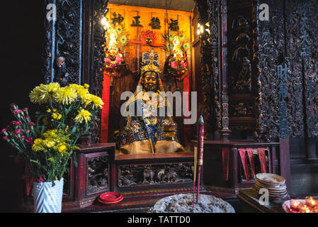 Ho Chi Minh City, Vietnam - am 15. April 2019: einem der Altäre der Thien Hau Pagode, eine alte chinesische Tempel in Cholon, Saigon's Chinatown. Stockfoto