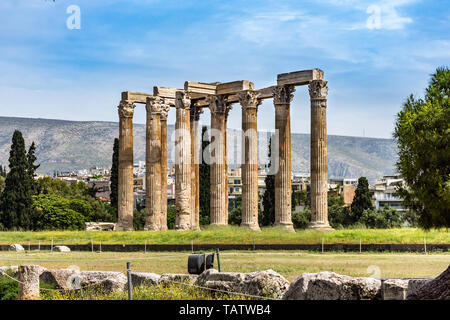 Den Tempel des Olympischen Zeus, die Reste der größte Tempel in Griechenland in der Innenstadt von Athen, Griechenland Stockfoto