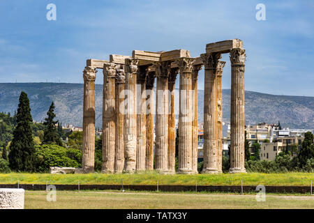 Den Tempel des Olympischen Zeus, die Reste der größte Tempel in Griechenland in der Innenstadt von Athen, Griechenland Stockfoto