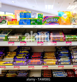 Auswahl an beliebten Schokoladen und Süßwaren zur Verfügung im Vereinigten Königreich einen riesigen Markt Geschätzt 14,5 Milliarden Dollar in Großbritannien zu sein, die Ich Stockfoto