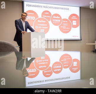 Hamburg, Deutschland. 22. Mai, 2019. Alexander Birken, Vorsitzender des Vorstands der Otto Group, spricht auf der Bilanzpressekonferenz. Die Hamburger Handels- und Dienstleistungskonzern Otto Group seine Bilanz für das Geschäftsjahr 2018/19 am Mittwoch vorgestellt. Credit: Christian Charisius/dpa/Alamy leben Nachrichten Stockfoto