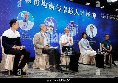 Peking, China. 28 Mai, 2019. Teilnehmer der Eröffnungsfeier der 5. innovation Woche Themenabende auf Internet und Bildung in Peking, der Hauptstadt von China, 28. Mai 2019. Credit: Liu Lianfen/Xinhua/Alamy leben Nachrichten Stockfoto