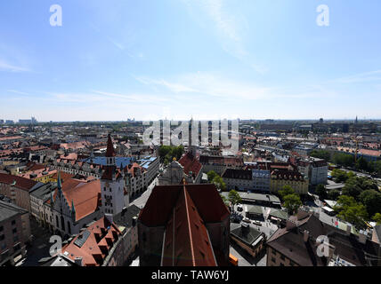 München. 24. Mai, 2019. Foto am 24. Mai 2019 zeigt einen Teil der Innenstadt von München, Deutschland, übernommen. In den nördlichen Ausläufern der Alpen im Süden Deutschlands, München ist die Hauptstadt des Freistaates Bayern. Es zählt in Deutschland zu den großen wirtschaftlichen, kulturellen, wissenschaftlichen, technologischen und Zentren und einer der wohlhabendsten Städte Europas. Credit: Lu Yang/Xinhua/Alamy leben Nachrichten Stockfoto