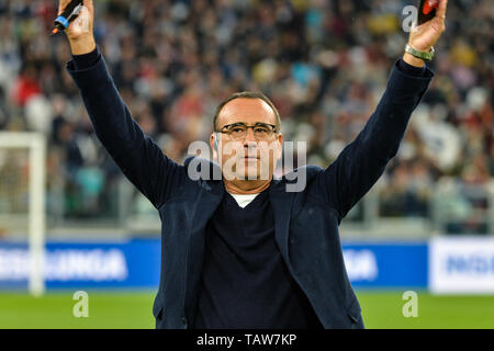 Turin, Italien. 28 Mai, 2019. Carlo Conti gesehen Gesten während der "Partita del Cuore" Charity Match bei der Allianz Stadion. Campioni per la Ricerca gewinnen, die "Champions für Forschung' 3-2 gegen die 'Nationale italienische Sänger". Credit: SOPA Images Limited/Alamy leben Nachrichten Stockfoto