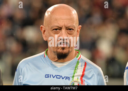 Turin, Italien. 28 Mai, 2019. Enrico Ruggeri der italienische Sänger während der "Partita del Cuore" Charity Match bei der Allianz Stadion gesehen. Campioni per la Ricerca gewinnen, die "Champions für Forschung' 3-2 gegen die 'Nationale italienische Sänger". Credit: SOPA Images Limited/Alamy leben Nachrichten Stockfoto