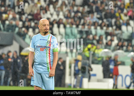 Turin, Italien. 28 Mai, 2019. Enrico Ruggeri während der "Partita del Cuore" Charity Match bei der Allianz Stadion gesehen. Campioni per la Ricerca gewinnen, die "Champions für Forschung' 3-2 gegen die 'Nationale italienische Sänger". Credit: SOPA Images Limited/Alamy leben Nachrichten Stockfoto