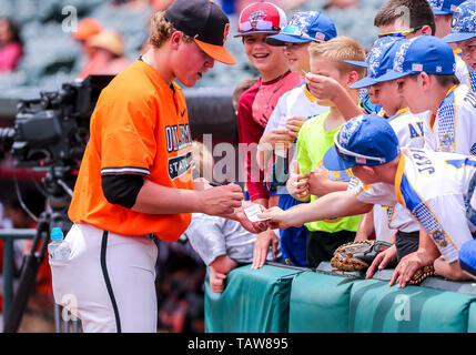 Oklahoma City, OK, USA. 26 Mai, 2019. Oklahoma State University Krug Peyton Battenfield (55) vor der2019 Phillips 66 Big 12 Baseball Championship Game zwischen den West Virginia Bergsteiger und die Oklahoma State Cowboys an Chickasaw Bricktown Ballpark in Oklahoma City, OK. Grau Siegel/CSM/Alamy leben Nachrichten Stockfoto