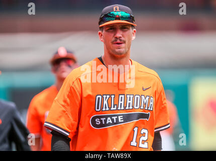 Oklahoma City, OK, USA. 26 Mai, 2019. Oklahoma State University outfielder Carson McCusker (12) Während die2019 Phillips 66 Big 12 Baseball Championship Game zwischen den West Virginia Bergsteiger und die Oklahoma State Cowboys an Chickasaw Bricktown Ballpark in Oklahoma City, OK. Grau Siegel/CSM/Alamy leben Nachrichten Stockfoto