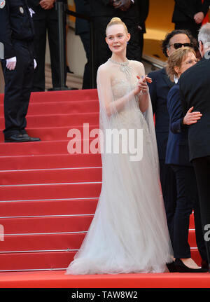 CANNES, Frankreich. Mai 25, 2019: Elle Fanning bei der Schließung Gala Premiere des 72nd Festival de Cannes. Bild: Paul Smith/Featureflash Stockfoto