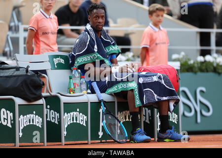 Paris, Frankreich. 28 Mai, 2019. Roland Garros, Paris, Frankreich; French Open Tennis Turnier; Gael Monfils (FRA) nimmt einen Bruch zwischen Spiele: Action Plus Sport Bilder/Alamy leben Nachrichten Stockfoto