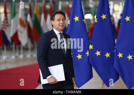 (190528) - Brüssel, 28. Mai 2019 (Xinhua) - der italienische Ministerpräsident Giuseppe Conte kommt an der Hauptsitz der Europäischen Union zu einem informellen Abendessen der Staats- und Regierungschefs der EU in Brüssel, Belgien, am 28. Mai 2019. Die Mitgliedstaaten der Europäischen Union (EU) Führer nicht diskutieren die Namen der Kandidaten, sondern nur der Prozess zu wählen neuen Präsidenten der Europäischen Kommission (EC), des Präsidenten des Europäischen Rates Donald Tusk sagte hier Dienstag. Während einer Pressekonferenz im Anschluss an die Führer informellen Abendessen, Tusk sagte Reportern, dass die Dienstag Diskussion durch die Leitung erreicht bestätigt Stockfoto