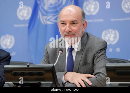 Vereinten Nationen, New York, USA, 28. Mai 2019 - Luis Alfonso De Alba, Generalsekretär des Sonderbeauftragten für die 2019 Klimagipfel Schriftsatz Reporter heute am Hauptsitz der Vereinten Nationen in New York. Foto: Luiz Rampelotto/EuropaNewswire PHOTO CREDIT OBLIGATORISCH. | Verwendung weltweit Stockfoto