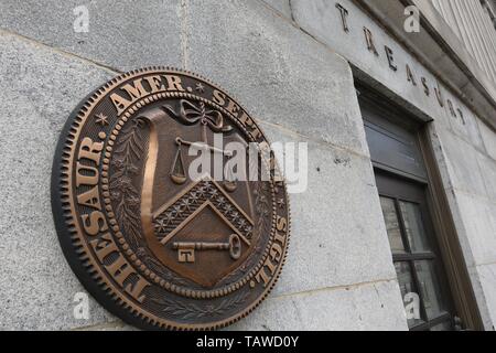 (190529) - Washington, 29. Mai 2019 (Xinhua) - Foto zum 1. Januar 2019 zeigt das U.S. Treasury Department in Washington, DC, USA. Das US-Finanzministerium sagte am 28. Mai 2019, dass kein wichtiger Handelspartner der Vereinigten Staaten entspricht dem Standard der Währung Manipulation. In der halbjährliche Bericht an den Kongress über internationale Wirtschafts- und Wechselkurspolitik, die Abteilung Treasury zu dem Schluss, dass keine großen US-Handelspartner die Kriterien als währungsmanipulator während der vier Quartale Dezember 2018 Ende gekennzeichnet werden. Um mit GO 'U.S. Treasury sa Stockfoto