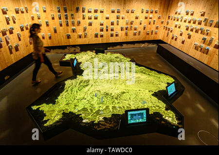 Regensburg, Deutschland. 27. Mai, 2019. Eine Karte von Bayern können im Museum des Hauses der Bayerischen Geschichte zu finden. Foto: Armin Weigel/dpa/Alamy leben Nachrichten Stockfoto
