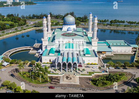 Luftaufnahme der Stadt Kota Kinabalu Schwimmende Moschee, Sabah Borneo Osten Malaysia Stockfoto