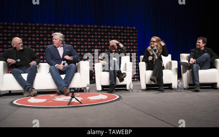 "Zurück in die Zukunft" warf Union in Calgary Comic- und Entertainment Expo gehalten an der BMO Center Mit: Christopher Lloyd, Thomas F.Wilson, James Tolkan, Lea Thompson, Michael J. Wo: Calgary, Kanada, wenn: 26 Apr 2019 Credit: WENN.com Stockfoto