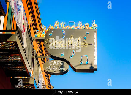 Ein Schild hängt, außerhalb der Jerry Lee Lewis Cafe und Honky Tonk, Sept. 12, 2015 in Memphis, Tennessee. Stockfoto