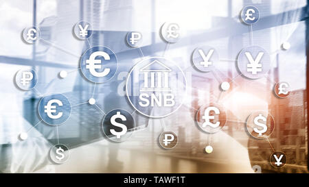 Verschiedenen Währungen auf einem virtuellen Bildschirm. SNB. Schweizerische Nationalbank. Stockfoto