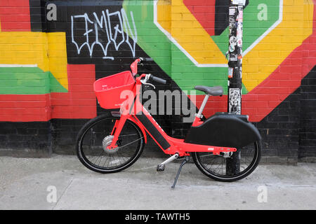 Uber bringt elektrische Fahrradvermietung in London Stockfoto