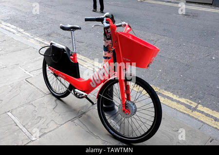 Uber bringt elektrische Fahrradvermietung in London Stockfoto