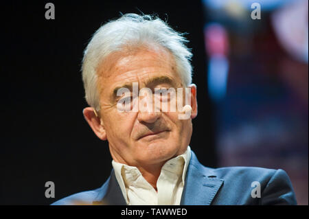 Antony Beevor auf der Bühne Hay Festival Werke des späten John Julius Norwich Hay-on-Wye Powys Wales UK lesen Stockfoto