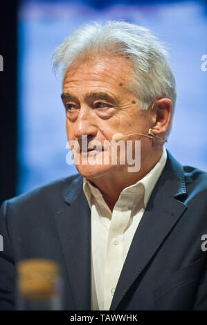 Antony Beevor auf der Bühne Hay Festival Werke des späten John Julius Norwich Hay-on-Wye Powys Wales UK lesen Stockfoto