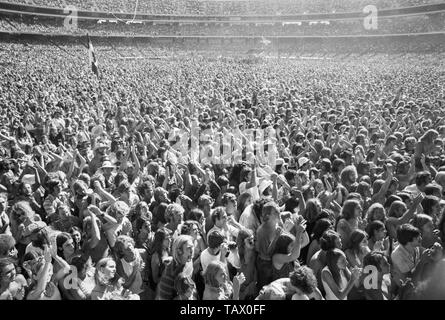 OAKLAND, USA - 14. Juli: CROSBY, STILLS, NASH & YOUNG live im Stadion Oakland, Kalifornien am 14. Juli 1974 während ihres 1974 US Tour. (Foto von Gijsbert Hanekroot) Stockfoto