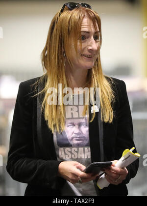 Independents 4 ändern Kandidat Clare Daly während der Zählung des Dubliner Wahlkreis für die Wahlen zum Europäischen Parlament an der RDS in Dublin. Stockfoto