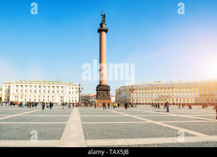 St. Petersburg, Russland, April 5, 2019. Alexander Spalte auf dem Schlossplatz in Sankt Petersburg Russland. Das Denkmal wurde nach dem russischen Vic angehoben Stockfoto