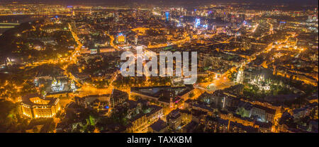 Nacht Stadt Kiew, Ukraine. Panoramablick auf das Luftbild Stockfoto