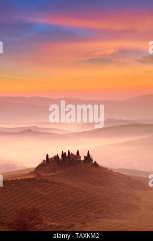 Toskana, Sonnenaufgang morgen Landschaft, Val d'Orcia, Italien Stockfoto