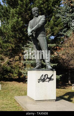 Eine Statue von Antonin Dvorak vor seinem Geburtshaus in Nelahozeves, Tschechien. (CTK-Foto/Martin Hurin) Stockfoto