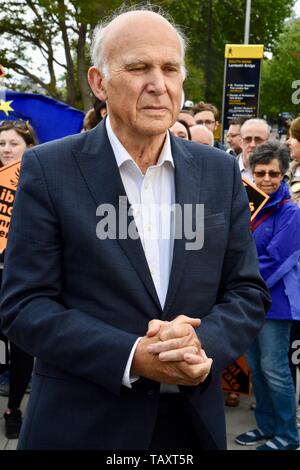 Vince Cable wurde von Aktivisten und drei neuen Abgeordneten der Partei für London die besten europäischen Wahlergebnis in der Geschichte der Partei zu feiern. Lambeth Palace, London Stockfoto