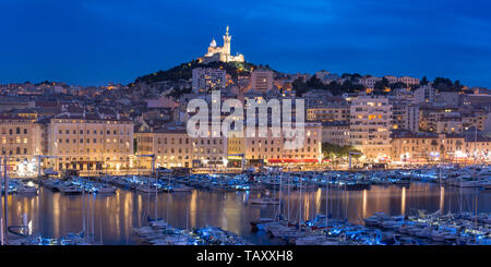 Alten Hafen und Notre Dame, Marseille, Frankreich Stockfoto