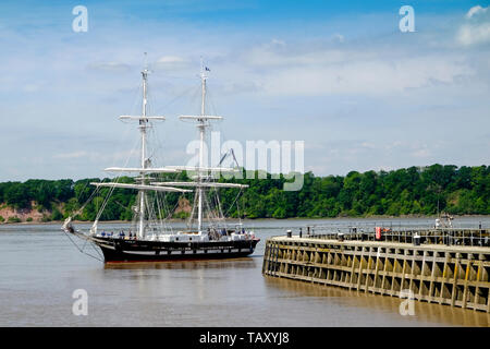 Sea Cadet Schulschiff TS Royalistischen an Schärfe Gloucetershire Großbritannien anreisen Stockfoto