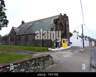 Religiöse Bekehrung - das ehemalige St. Johannes Kirche, die als Garage und Tankstelle für 72 Jahre (2019) genutzt wurde - Es ist in Whithorn, Wigtownshire, Schottland (Geöffnet als Reformierte Presbyterianische Ort der Anbetung in 1892 und wurde eine Garage in 1947. Ausführliche Geschichte - Vereinigte Presbyterianische Kirche, dann vereinigten sich Kirche und schließlich die zur Kirche von Schottland. Stockfoto