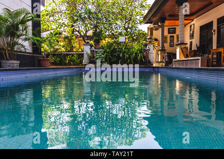 Eine niedrige Winkel Blick auf Pool, Bali, Indonesien Stockfoto