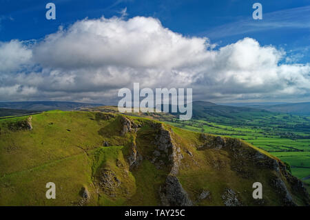 Großbritannien, Derbyshire, Peak District, mit Blick über Winnats Pass in Richtung der Hoffnung Tal und große Ridge Stockfoto