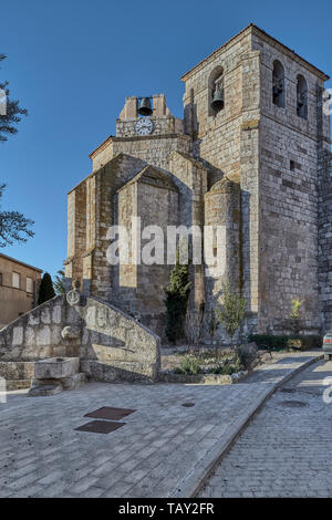 Kirche von Santa Maria, gotische Mudejar des 15. Jahrhunderts in der Ortschaft Curiel de Duero, Gemeinde Spaniens in der Provinz Valladolid, Cast Stockfoto