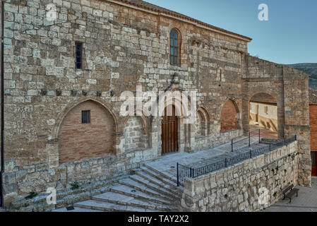Kirche von Santa Maria, gotische Mudejar des 15. Jahrhunderts in der Ortschaft Curiel de Duero, Gemeinde Spaniens in der Provinz Valladolid, Cast Stockfoto