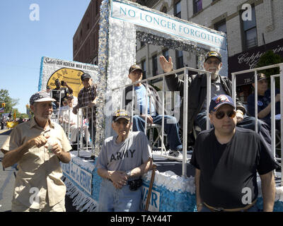 Veteranen des Koreakrieges vorbereiten auf Schwimmer im Kings County 152 Memorial Parade in der Bay Ridge Abschnitt von Brooklyn, NY, 27. Mai 20019 zu fahren. Stockfoto