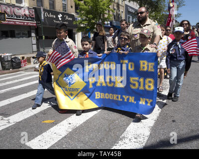 Cub Scout troop Märsche im Kings County 152 Memorial Parade in der Bay Ridge Abschnitt von Brooklyn, NY, 27. Mai, 20019. Stockfoto