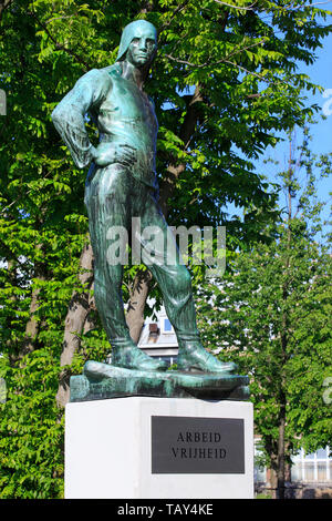 Statue namens der Hafenarbeiter, in niederländischen 'De Buildrager aka Dokwerker' (1885) von Constantin Meunier in Antwerpen, Belgien Stockfoto